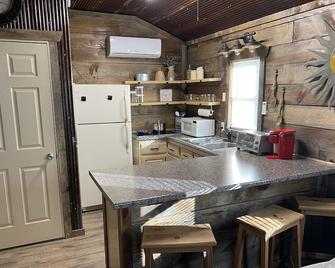 Little Choctaw Cabin - Mena - Kitchen