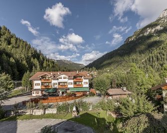 Hotel La Maison Wellness & Spa - Alleghe - Building