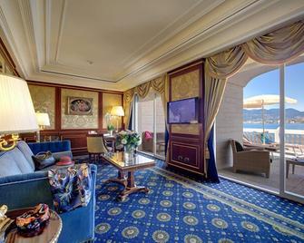 هوتل جراند بريستول - ستريسا - غرفة معيشة