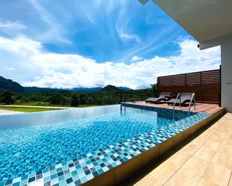 Belong Jin The Dam Hotel And Resort - Ban Ta Khun - Piscina
