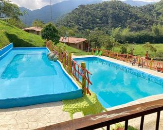 This place quietly and surrounded by mountains 1 BR Suite # 01 - San Rafael - Piscina