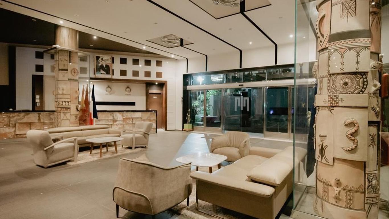 Dwo Mira Palace