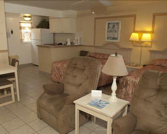 Sand Castle Motel - Daytona Beach Shores - Living room