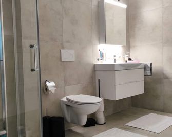 Room-charming Guest Room Near Lake Genev - Villeneuve