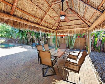 Hidden Gem Vacation Villa w Private Pool & TikiHut - פורט לודרדייל - פטיו