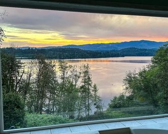Mayfield Lake Waterfront Escape - 모시락 - 발코니