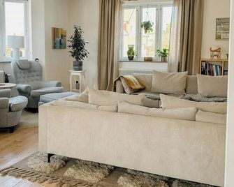 Charming Family House Near Ystad's Sandy - Köpingebro - Sala de estar