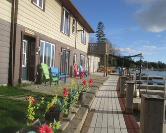 Sauble River Marina And Lodge Resort - Sauble Beach - Патіо