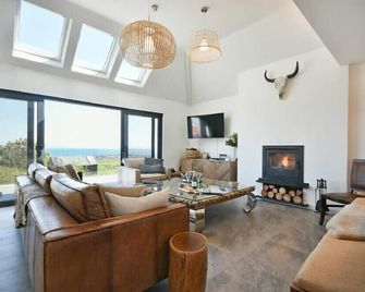 Waters Edge Beadnell (Harbour Road), Pet Friendly In Beadnell - Beadnell - Living room