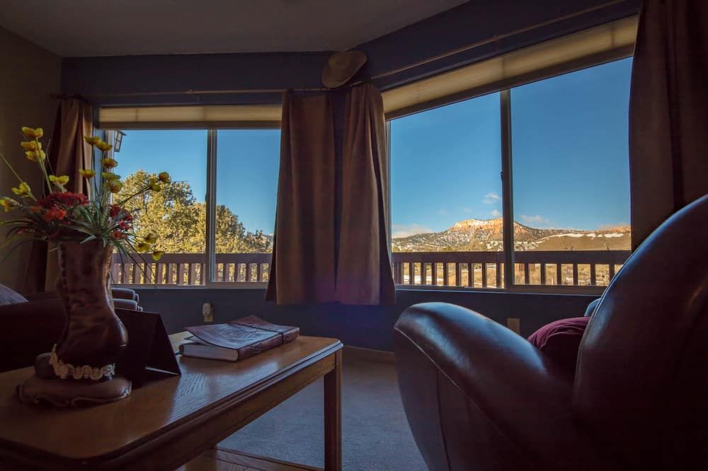 بريس تريلز بيد أند بريكفاست - تروبيك - غرفة معيشة