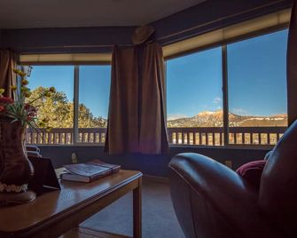 بريس تريلز بيد أند بريكفاست - تروبيك - غرفة معيشة