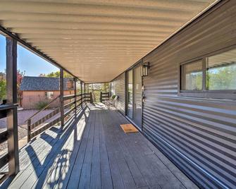 Hot Tub and Deck Waterfront Escape in Payson! - Payson - Balcony