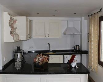 Öykü Butik Otel - Bozcaada - Kitchen