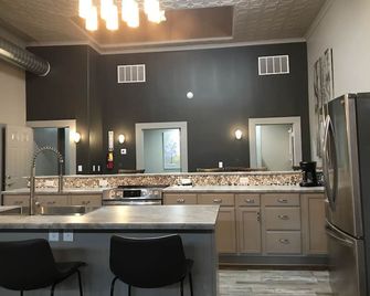 Stay in Historic Downtown Keokuk - Keokuk