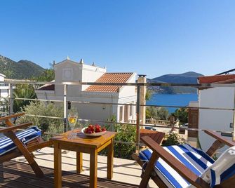 Villa Simena – 4 Bedroom in Fabulous Central Kalkan Location - Kalkan - Balcon