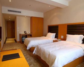 Fortune Hotel - Shanghai - Bedroom