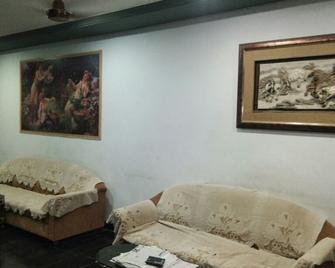 Hiriz Hotel Dollar - Bhuj - Sala de estar