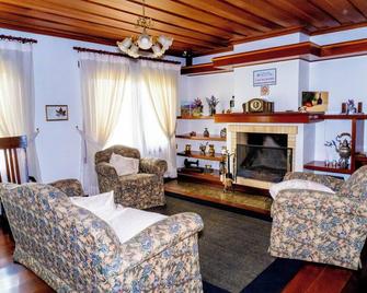 Pousada Recanto Feliz - Campos do Jordão - Living room