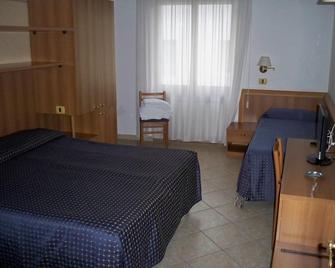 Albergo Corradetti - Castel di Sangro - Bedroom