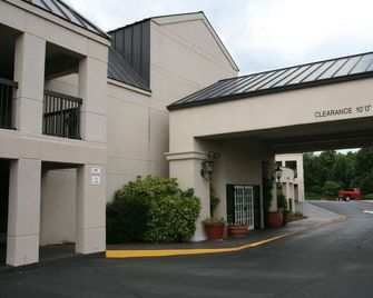Travelodge by Wyndham Roanoke - Roanoke - Budova