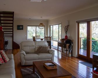 Bung Bong Hill Cottage - Maryborough - Sala de estar