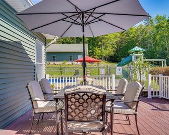 Adirondack Retreat with Heated Pool and Scenic Views! - North Creek - Balcony