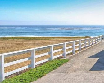 A Seaside Escape - San Simeon - Beach