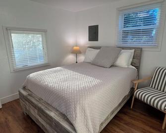 Valley Ford Hotel - Valley Ford - Bedroom