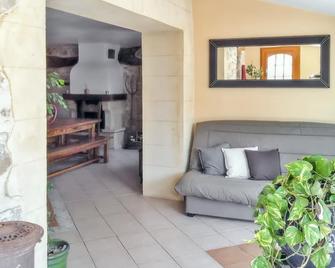 Maison de charme à Saint-Victor-la-Coste avec piscine partagée - Laudun-l'Ardoise - Sala de estar