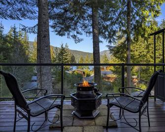The Great Escape - Port Renfrew - Cottage & Bunkhouse - secluded with Private Hot Tub - Port Renfrew - Balkon