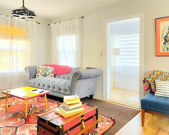 Sweetheart City Sanctuary - Pets Friendly! - Loveland - Living room