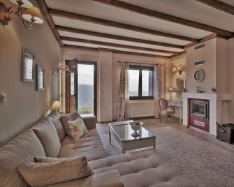 Almond House Suites Arachova - Adults Only - Arachova - Living room