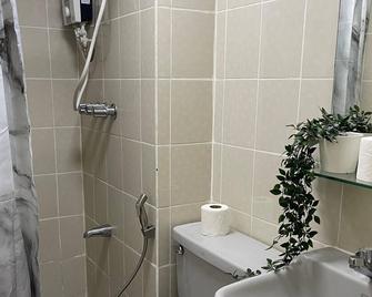 Gorgeous Studio by Greenbelt (WiFi, Netflix & pool) - Makati - Bathroom