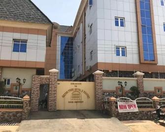 Milton Park Hotel & Resort - Kano - Building