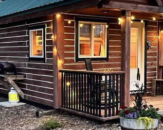 Whispering Winds Cabin - cozy double loft cabin - Busby - Building
