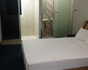 999 Hotel - Angeles City - Habitación