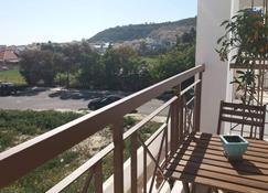 Beautiful and Modern Apartment in Oroklini, Cyprus - Oroklini - Balcony