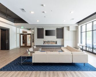 East Side Luxury 1BR Apt - Near Brady St with Balcony and Lounge - ミルウォーキー