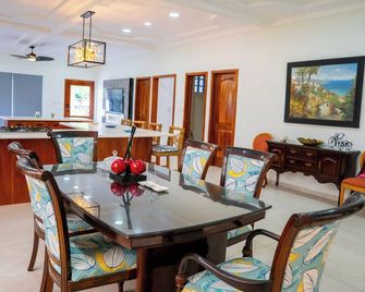 Fantastic 5-bedroom beach house with private pool in Playa San Blas by Surf City - Santa María Mizata - Comedor