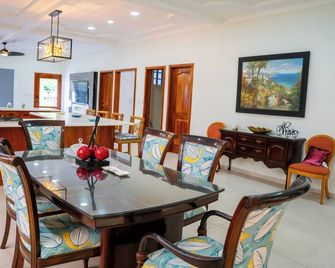 Fantastic 5-bedroom beach house with private pool in Playa San Blas by Surf City - Santa María Mizata - Comedor