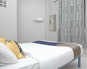 OYO 2200 Hotel Gunung Sari - Bandar - Habitación