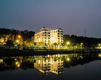 Belliss Hotel And Spa - Phuc Yen - Piscina