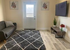 1 bedroom apartment - Halifax - Living room