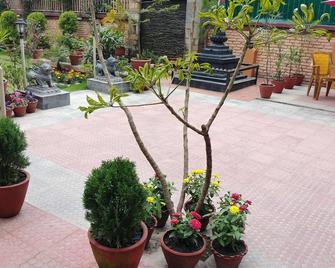 Aarya Chaitya Inn - Kathmandu - Patio