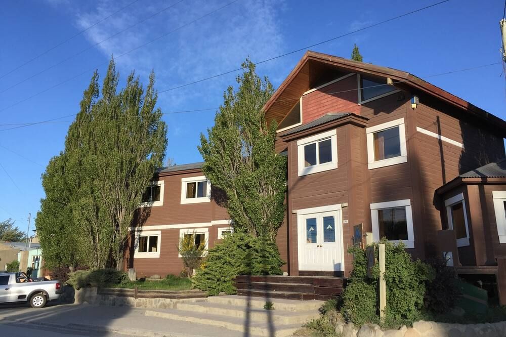 Hostel Los Pioneros - אל קאלאפטה - בניין