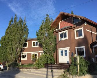 Hostel Los Pioneros - El Calafate - Edificio