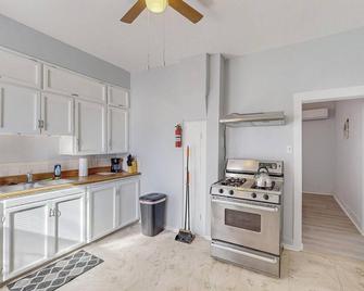Charming 1-bedroom house in marvelous Albuquerque with WiFi, AC - Alburquerque - Cocina