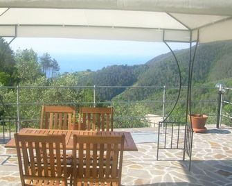 Wohnung mit Terrasse mit Meerblick by Interhome - Casarza Ligure - Balcón