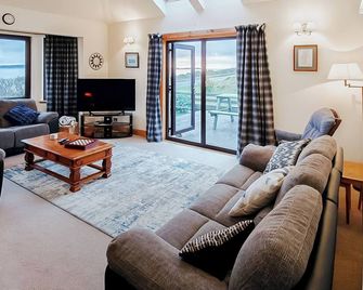 4 bedroom accommodation in East Kilbride, near Lochboisdale, South Uist - Isle of South Uist - Living room