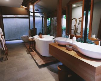 Ayom Java Village Solo - Colomadu